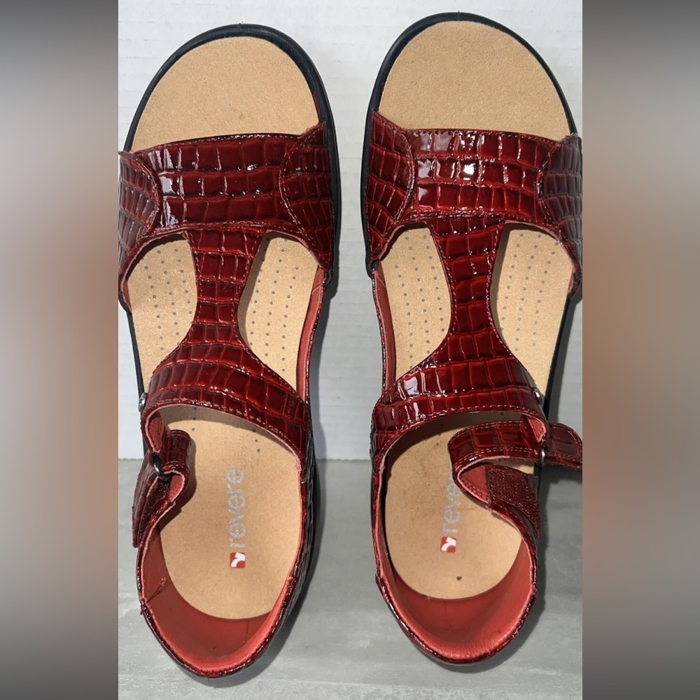 Revere Venice Leather Women's Sandals Red Croc Size 8. New without box.